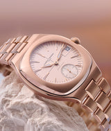 Picture of the Sport Auto 79 watch in rd gold centered on the dial part with a rosé-silver galvanic treatment and an opaline finish giving it a creamy colour.