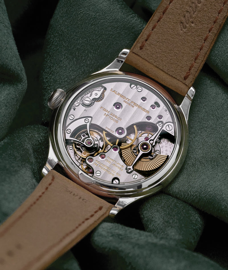 Lifestyle picture of the caseback of the watch Classic Micro-Rotor Evergreen in white gold