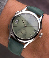 Wristroll wristshot view of the Série Atelier III Classic Traveller with Magnetic Green lime dial. Mix of macro view of dial, assegai hands and LF230.02 movement finishes at the back. Video by Cyril Biselx