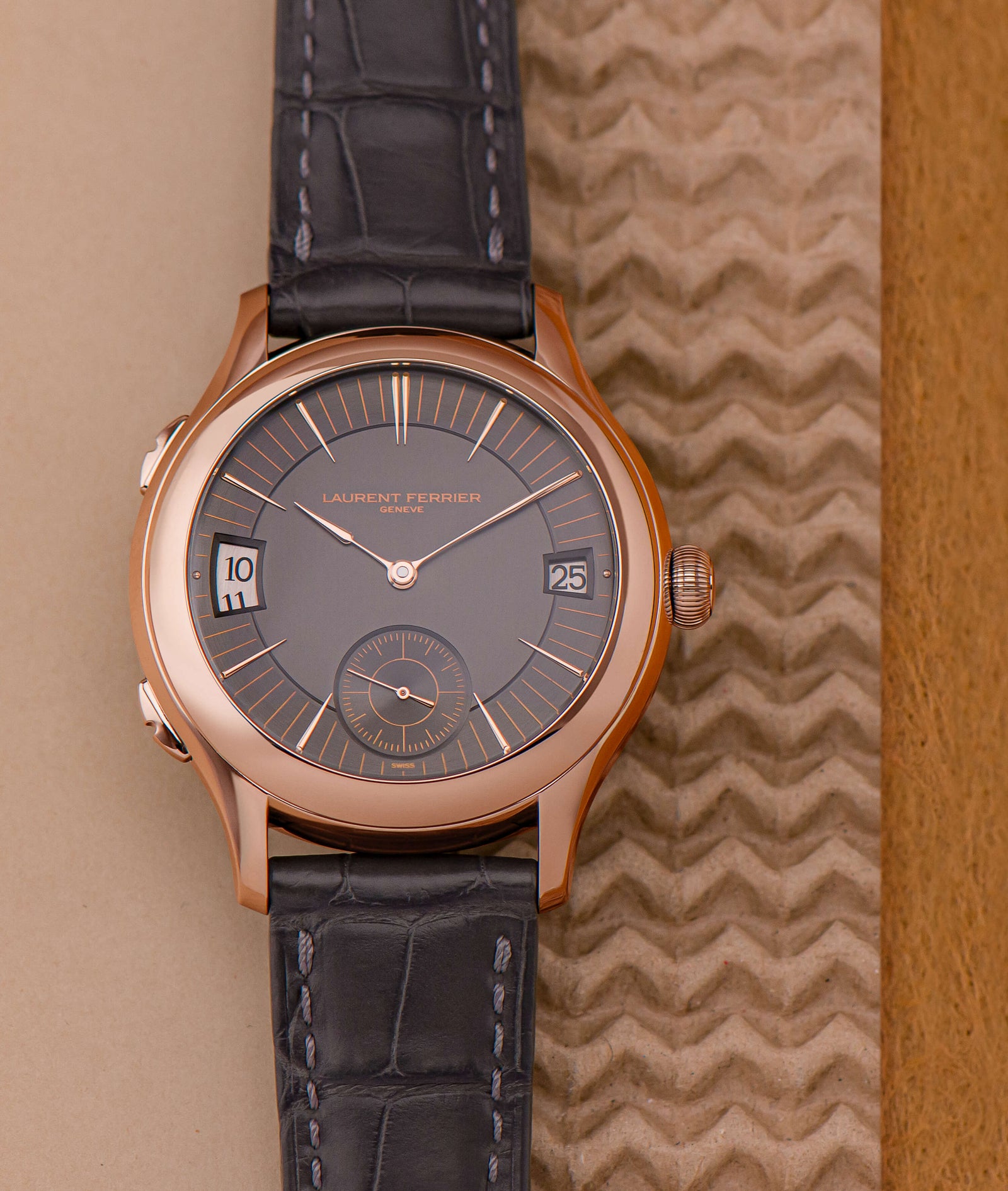 BFSAINT LAURENT 21aw テディダービー　42 クリーパー Laurent Ferrier Presents the Sport Traveller Slate Grey | WatchTime